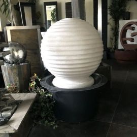 ASAKI BOULE 90 Blanc - sklobetónová fontána exteriér